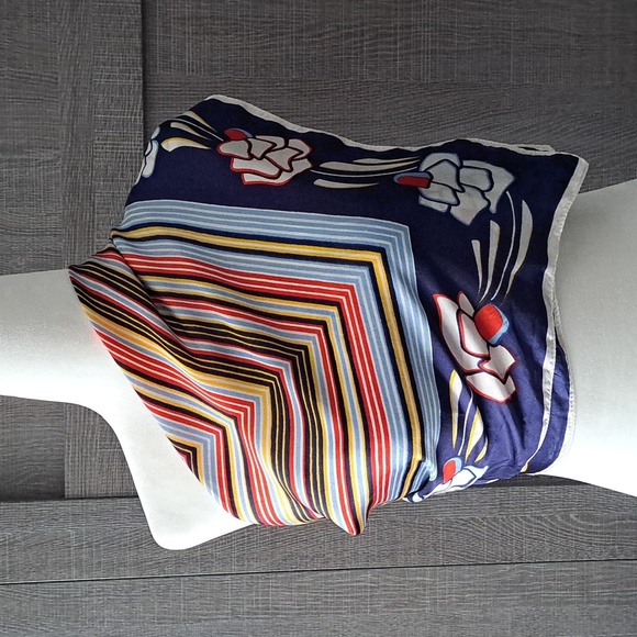 VINTAGE Scarf - Picture 4 of 5